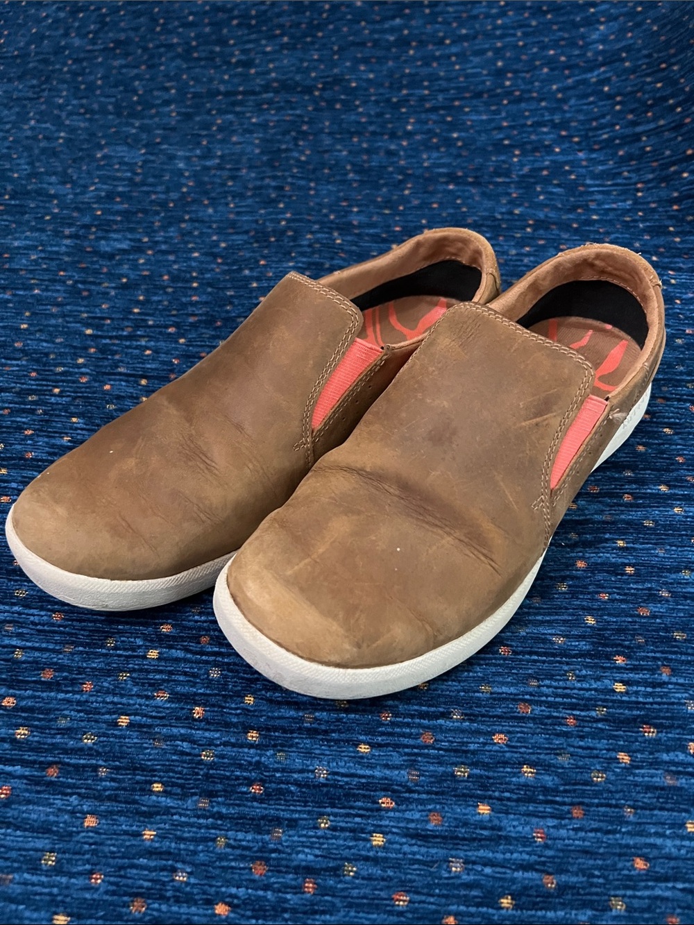 Merrell women’s size 8.5 Slip-On Brown Leather Casual Sneakers w/ White Soles